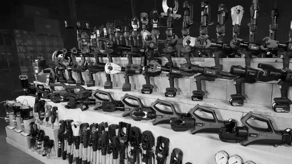 huskie tools grouped in product display